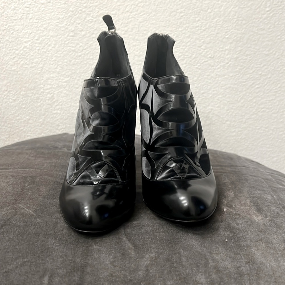 EMPORIO ARMANI Heeled/Closed design with Black Suede leather/ Size:6 1/2,Narrow